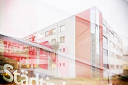 Gebäudeaufnahme von Haus 7 des Städtischen Krankenhauses in Kiel.