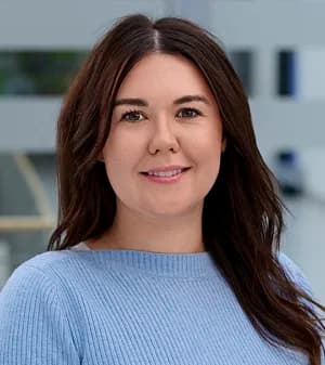 Portraitaufnahme von Meike Behnfeld aus dem Personal Recruiting.