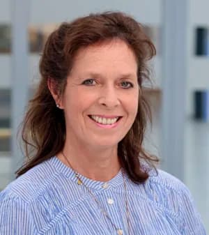 Portraitaufnahme von Andrea Köpke, Chefarztsekretärin der ersten Medizinischen Klinik.