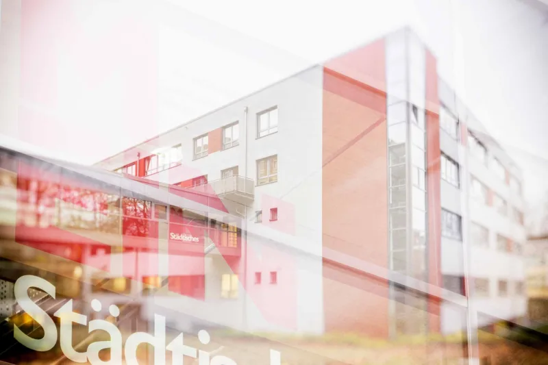 Gebäudeaufnahme von Haus 7 des Städtischen Krankenhauses in Kiel.